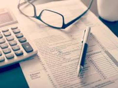 balance sheet calculator and glasses