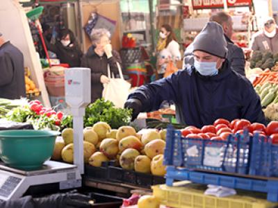 Shopping with masks